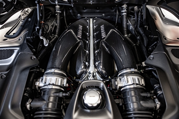 落地超2000万的超跑王者 林俊杰晒出新车法拉利Daytona SP3