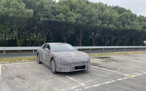 神秘新车现身高速服务区 知情人士称系阿维塔06猎装版