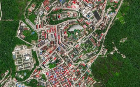 卫星俯瞰中国最后一个通公路的县：西藏墨脱