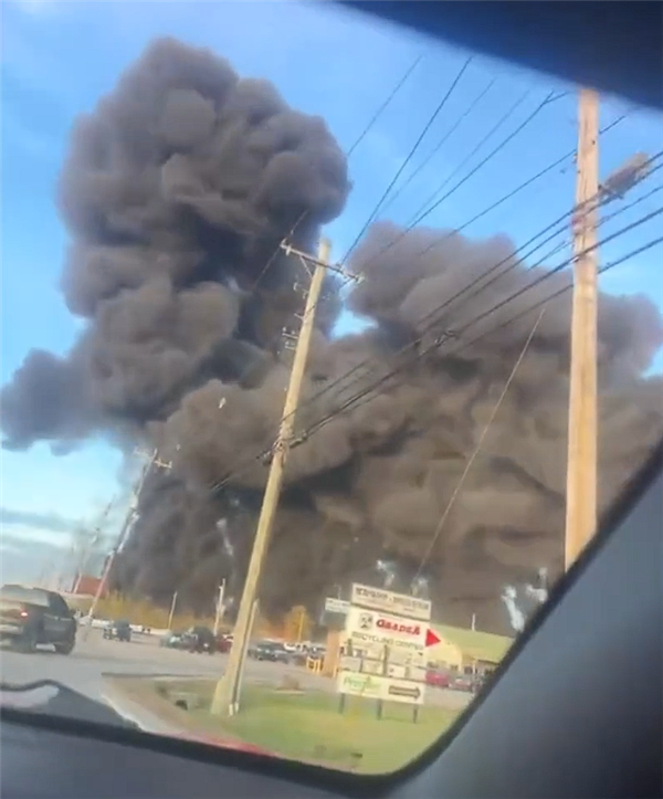 载28万加仑燃油！美国UPS一货机坠毁爆燃：已致7人死亡