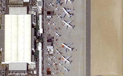 卫星俯瞰迪拜航展：快来找找我们的6.2吨翼龙-X无人机