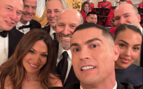 C罗与未婚妻在白宫自拍：马斯克等亿万富翁同框