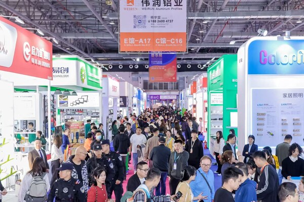 第33届古镇灯博会商贸氛围浓郁