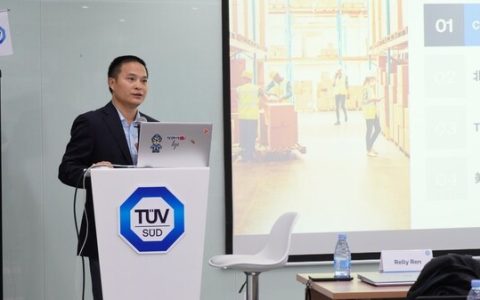 任李先生发表专题演讲