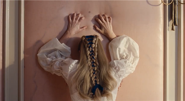 电影《呼啸山庄》全新海报、预告片发布 2026年上映