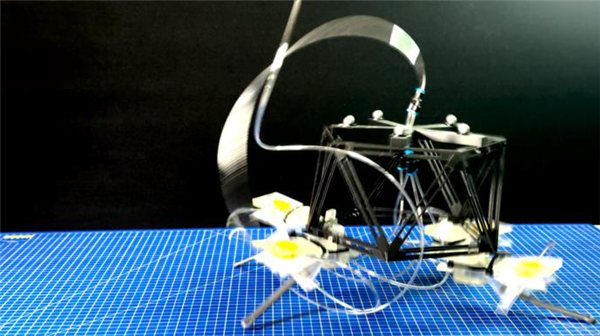 牛津大学研发出空气驱动“无脑”机器人：没有电子元件也能自主运动