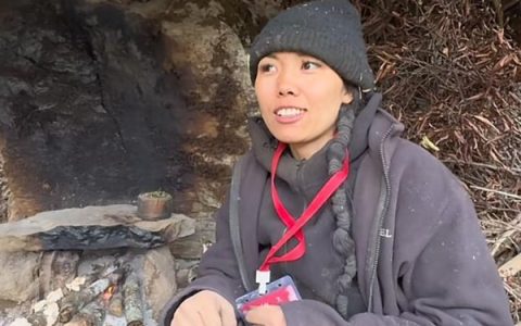 “冷美人”直播洗头：10万+网友围观