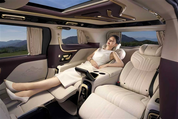 70.99万 岚图梦想家山河上市：尊享四座 剑指丰田埃尔法