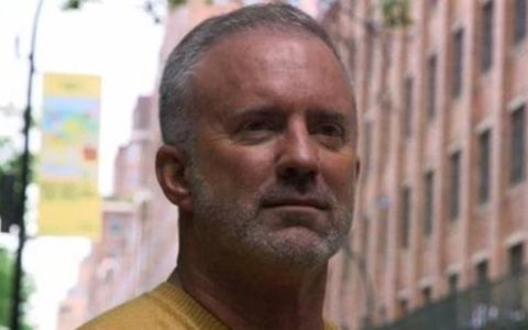 美63岁男子照片被盗数百女性被骗引热议 成恋爱杀猪盘男主