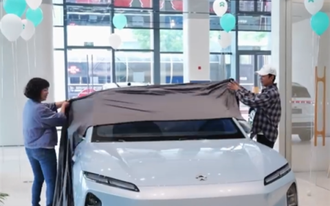 理塘丁真喜提蔚来新ET5T 体验3分钟换电