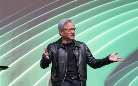 NVIDIA黄仁勋：低估华为实在太愚蠢