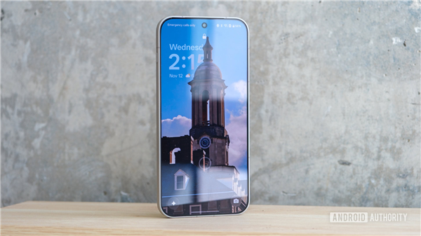 一加15在海外发布：全球首款高分高刷屏旗舰 6400元起