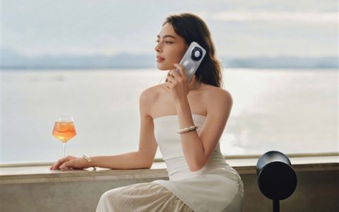 华为Mate 80 Pro Max屏幕亮度达到8000尼特：史上最亮