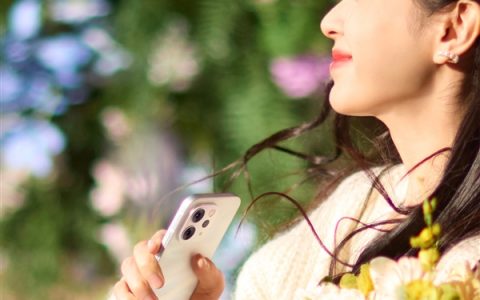 田曦薇代言 vivo S50真机偷跑：全系标配金属中框