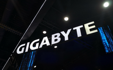 技嘉新款主板配备5寸LCD屏 可自定义显示内容