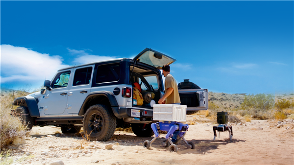 全球首款家庭智能体机器人！越疆Rover X1发布：7499元 支持安防、情感陪伴