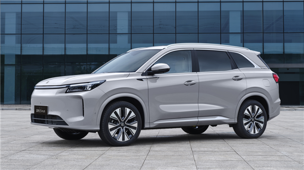 车内自带泡茶台 第三代赛力斯蓝电E5 PLUS上市：11.98万