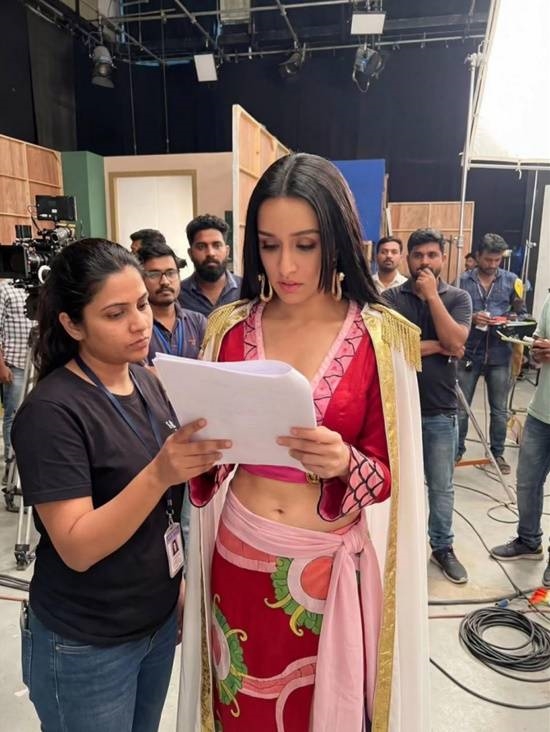 印度性感女星出演真人版海贼王是假的：AI作图