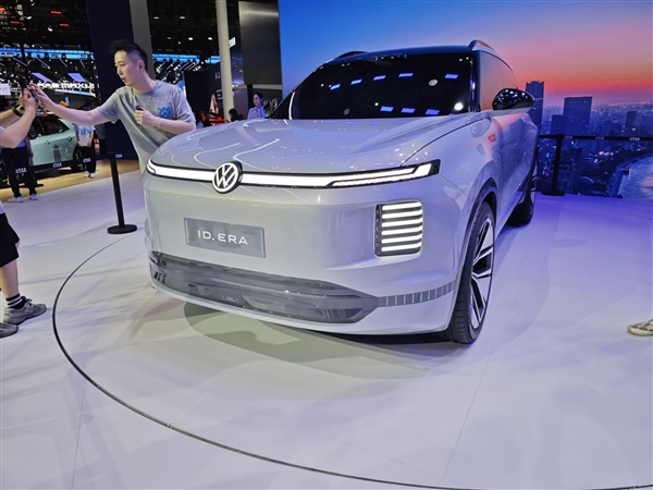 大众首款增程混动 ID.ERA路试谍照曝光:三排六座大SUV