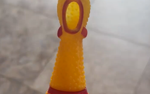 泰国一男子每天狂按尖叫鸡 女邻居被吵整整十年