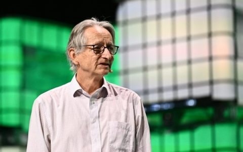 “AI教父”拉响警报：2026年将再迎失业潮！