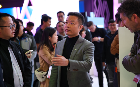 何小鹏：当前没有AI泡沫 未来AI市场有巨大机遇