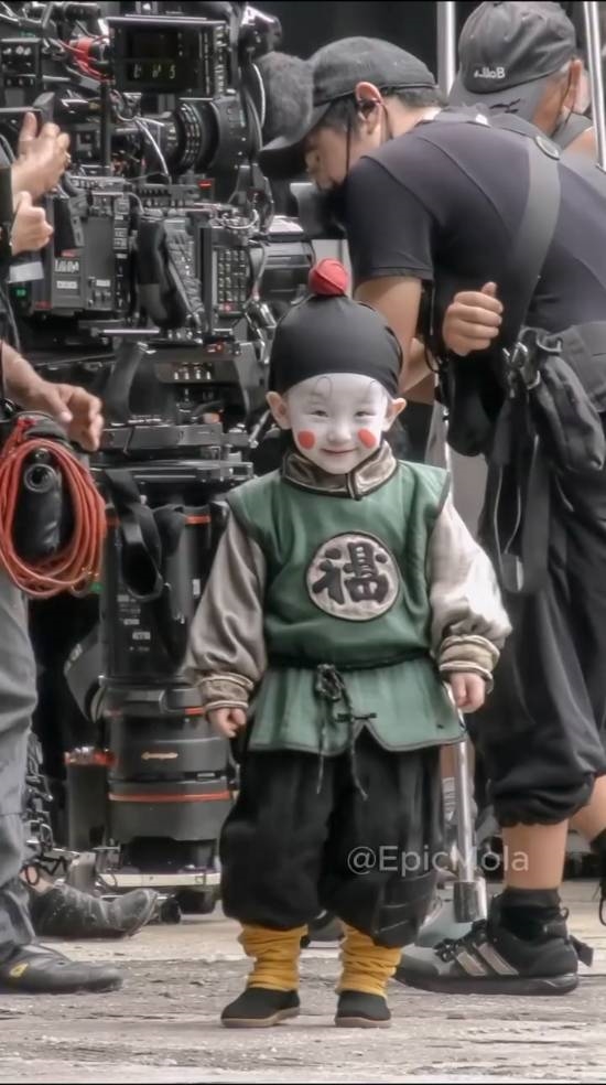 AI生成《龙珠》真人版拍摄现场 美女如云啊