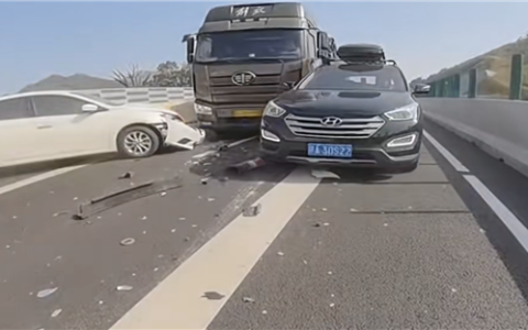 司机开定速巡航追尾后又引发连环撞：负全责