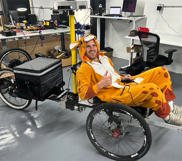 外卖小哥的竞争对手来了！全球首款自动送货自行车现身硅谷