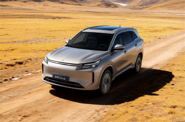 车内自带泡茶台 第三代赛力斯蓝电E5 PLUS上市：11.98万