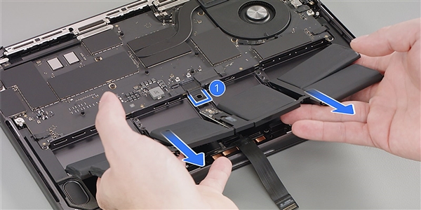 告别复杂拆解:苹果大幅简化MacBook Pro换电池流程!自己在家就能换