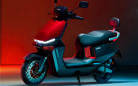 爱玛电动车：新国标车不能带小孩系非主流产品 我们的可以