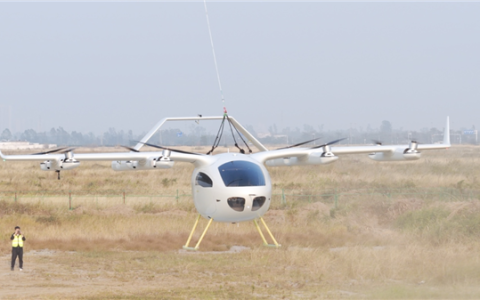 续航200公里 一汽红旗天辇1号飞行汽车原型机完成有保护首飞