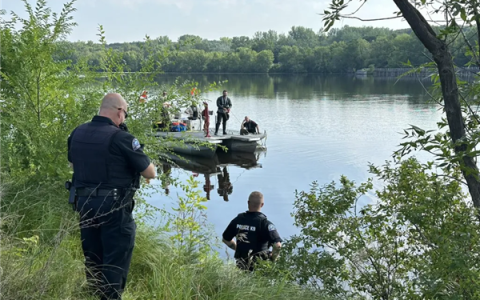 “钓鱼佬”钓到一辆车里面还有人 意外侦破58年失踪悬案