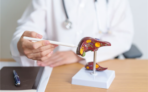 丈夫急需换肝救命 妻子“恐针”为由拒捐！双方对簿公堂