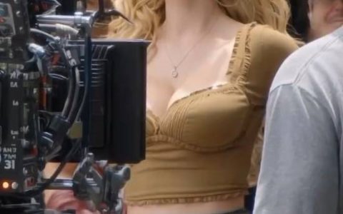 AI生成《龙珠》真人版拍摄现场 美女如云啊