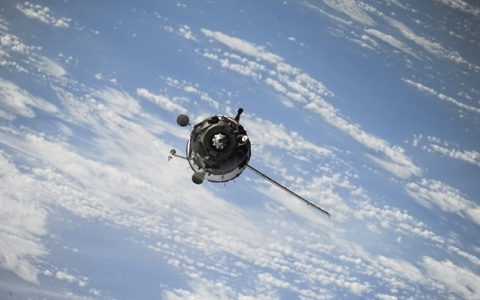 骤降4000米 美国“星链”一颗卫星或爆炸失联：碎片构成潜在威胁