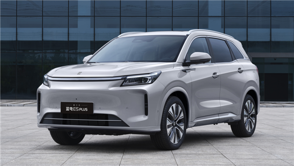 车内自带泡茶台 第三代赛力斯蓝电E5 PLUS上市：11.98万