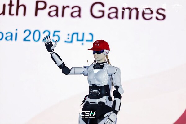 墨甲机器人亮相2025亚洲青年残运会开幕式，中国机器人首次参与国际残运赛事