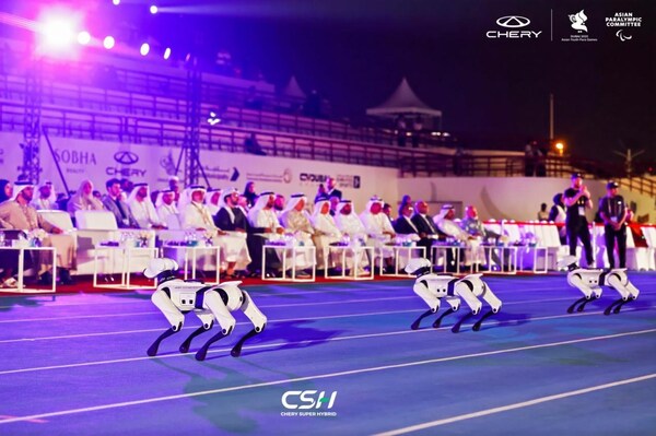 墨甲机器人亮相2025亚洲青年残运会开幕式，中国机器人首次参与国际残运赛事