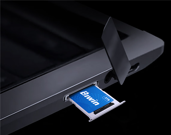 最小消费级固态硬盘来了！国产佰维Mini SSD CL100正式发布：半枚硬币大小 599元起