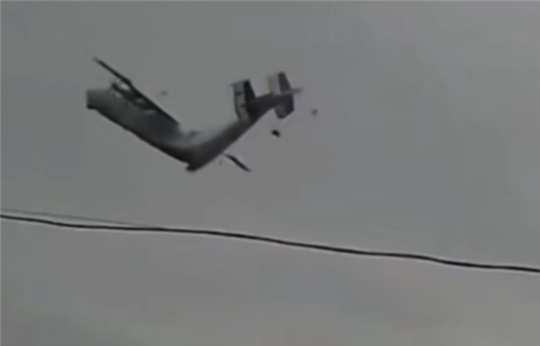 机龄超50年 俄罗斯安-22运输机坠毁画面曝光：空中直接折成两截
