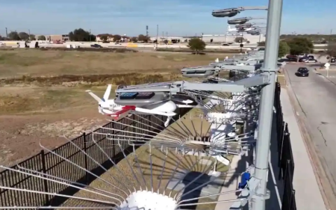 美国试点无人机送货 专家：空域承载力濒临极限 安全隐患引担忧