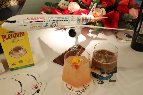 2万公里全球最长航线启航 飞26小时吃啥 飞机餐公布