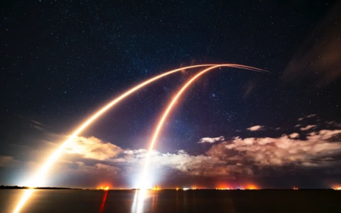 马斯克谈每年发射100万吨AI卫星：大规模运行AI最低成本方式