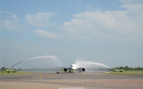 2万公里全球最长单程航线完成首航：“水门仪式”接风洗尘