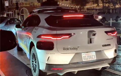 旧金山停电 无人驾驶出租车瘫痪遭马斯克嘲讽！Waymo紧急升级软件