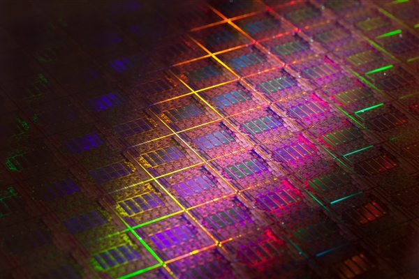 Intel前董事道破代工困局：既是伙伴又是对手 AMD等怎能放心下单