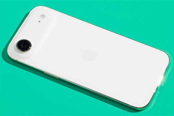 一代销量遇冷 iPhone Air 2来救场：升级双摄