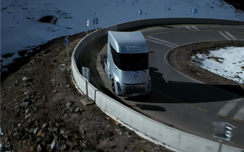 北汽福田发布国内首款量产液氢重卡：15分钟加满能跑1000公里